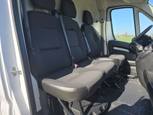 Peugeot Boxer 435 2.2 BlueHDi L4H3 - 165 Pk - Euro 6 - ParkeerCamera - Airco - Cruise Control ActivLease financial lease