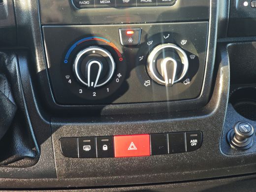 Peugeot Boxer 435 2.2 BlueHDi L4H3 - 165 Pk - Euro 6 - ParkeerCamera - Airco - Cruise Control ActivLease financial lease