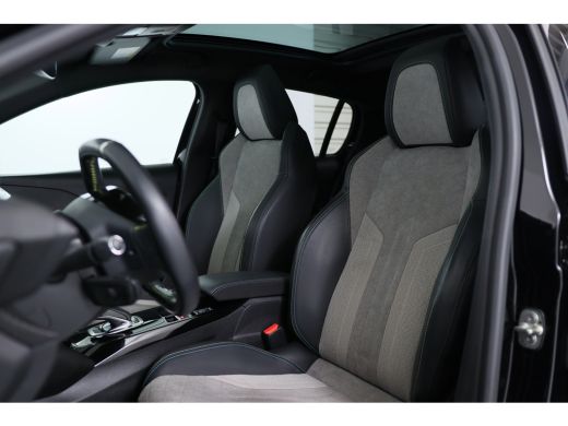 Peugeot e-208 EV GT 350 50 kWh | SOH 91% | Panoramdak | 1e Eigenaar! | Navigatie | Camera | Adaptive Cruise | S... ActivLease financial lease