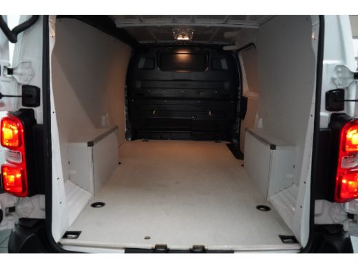 Peugeot Expert 2.0D L3H1 145PK Automaat Betimmering | Cruise control | Achteruitrijcamera | Apple carplay & andr... ActivLease financial lease