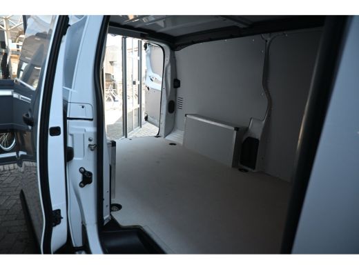 Peugeot Expert 2.0D L3 145PK Automaat | Betimmering | Stuur/Stoelverwarming | Achteruitrijcamera | Navigatie | A... ActivLease financial lease