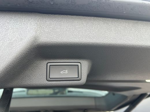 Volkswagen ID. Buzz Pure Limited Edition 59 kWh | Trekhaak | Adaptive Cruise | Open & Close Pakket | 4 Seizoenen Banden ActivLease financial lease