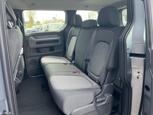 Volkswagen ID. Buzz Pure Limited Edition 59 kWh | Trekhaak | Adaptive Cruise | Open & Close Pakket | 4 Seizoenen Banden ActivLease financial lease