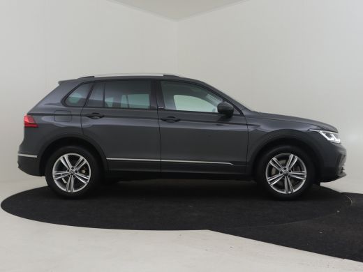 Volkswagen Tiguan 1.4 TSI eHybrid Business Plus l Elektr. Trekhaak l Matrix LED l Elektr. Kofferbak l Stoel en stuu... ActivLease financial lease