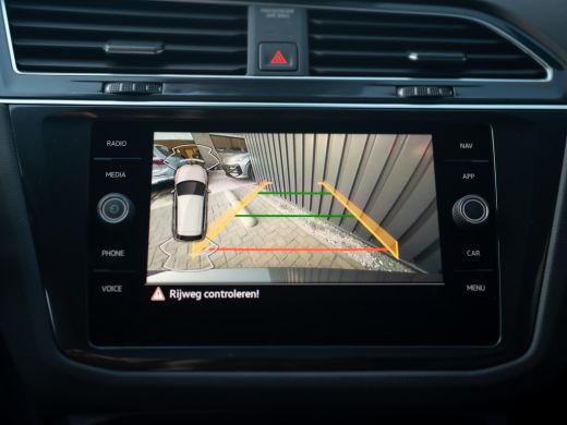 Volkswagen Tiguan 1.5 TSI R-Line Business+ | Keyless | Camera | Elk-A-klep | IQ light | Prijs Rijklaar!! ActivLease financial lease