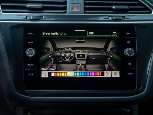 Volkswagen Tiguan 1.5 TSI R-Line Business+ | Keyless | Camera | Elk-A-klep | IQ light | Prijs Rijklaar!! ActivLease financial lease