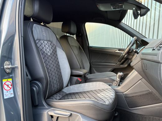 Volkswagen Tiguan 1.5 TSI R-Line Business+ | Keyless | Camera | Elk-A-klep | IQ light | Prijs Rijklaar!! ActivLease financial lease