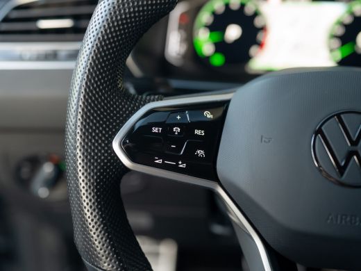 Volkswagen Tiguan 1.5 TSI R-Line Business+ | Keyless | Camera | Elk-A-klep | IQ light | Prijs Rijklaar!! ActivLease financial lease