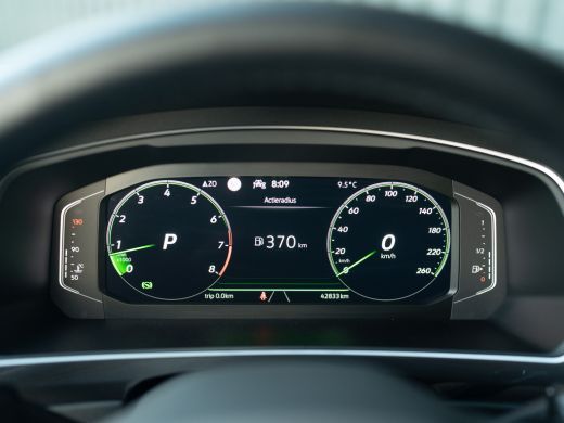 Volkswagen Tiguan 1.5 TSI R-Line Business+ | Keyless | Camera | Elk-A-klep | IQ light | Prijs Rijklaar!! ActivLease financial lease