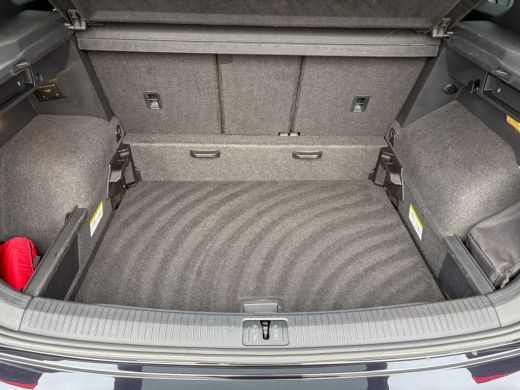 Volkswagen Tiguan 1.5 TSI R-Line Business+ | Trekhaak wegkl. | Elk. A-klep | Side Assist | 20'' | IQ Light | Prijs ... ActivLease financial lease