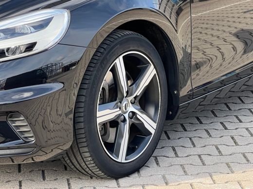 Volvo  V40 T3 Polar+ Sport | Panoramadak | Harman Kardon | Camera | Parkeersensoren voor en achter | Stoelve... ActivLease financial lease
