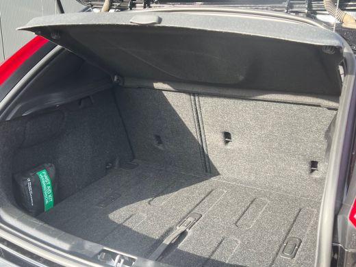 Volvo  V40 T3 Polar+ Sport | Panoramadak | Harman Kardon | Camera | Parkeersensoren voor en achter | Stoelve... ActivLease financial lease