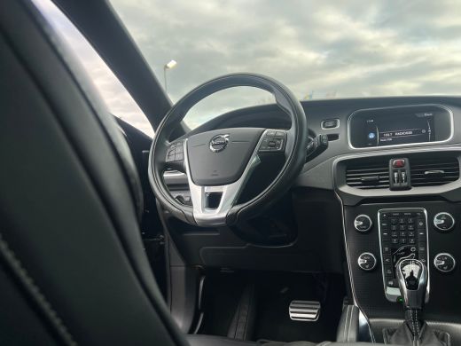 Volvo  V40 T3 Polar+ Sport | Panoramadak | Harman Kardon | Camera | Parkeersensoren voor en achter | Stoelve... ActivLease financial lease
