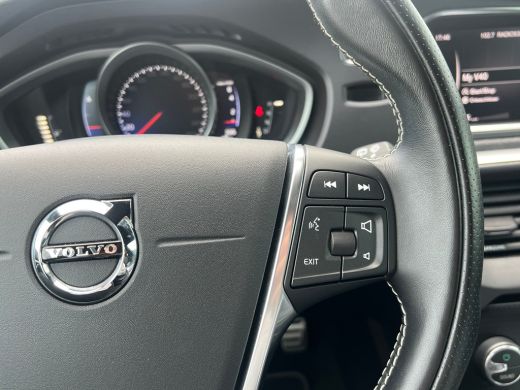 Volvo  V40 T3 Polar+ Sport | Panoramadak | Harman Kardon | Camera | Parkeersensoren voor en achter | Stoelve... ActivLease financial lease