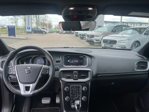 Volvo  V40 T3 Polar+ Sport | Panoramadak | Harman Kardon | Camera | Parkeersensoren voor en achter | Stoelve... ActivLease financial lease