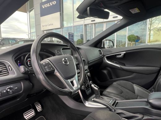 Volvo  V40 T3 Polar+ Sport | Panoramadak | Harman Kardon | Camera | Parkeersensoren voor en achter | Stoelve... ActivLease financial lease