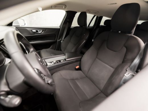 Volvo  V60 2.0 B3 Momentum Sport 177Pk Automaat (APPLE CARPLAY, GROOT NAVI, GETINT GLAS, SPORTSTOELEN, PARKE... ActivLease financial lease