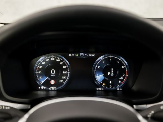 Volvo  V60 2.0 B3 Momentum Sport 177Pk Automaat (APPLE CARPLAY, GROOT NAVI, GETINT GLAS, SPORTSTOELEN, PARKE... ActivLease financial lease