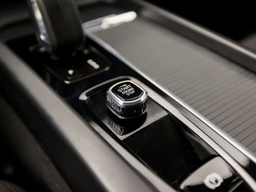 Volvo  V60 2.0 B3 Momentum Sport 177Pk Automaat (APPLE CARPLAY, GROOT NAVI, GETINT GLAS, SPORTSTOELEN, PARKE... ActivLease financial lease