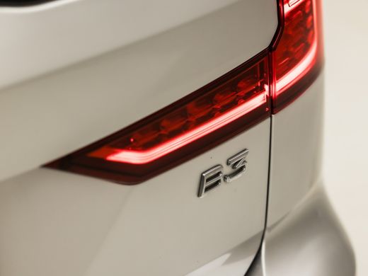 Volvo  V60 2.0 B3 Momentum Sport 177Pk Automaat (APPLE CARPLAY, GROOT NAVI, GETINT GLAS, SPORTSTOELEN, PARKE... ActivLease financial lease