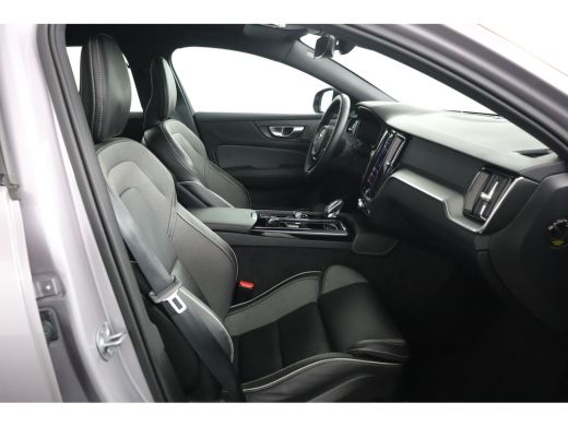 Volvo  V60 T6 AWD Plus Dark | Trekhaak | 360 camera | Stoel + Stuurverwarming |  Harman Kardon | ActivLease financial lease