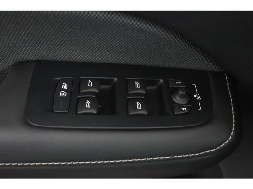 Volvo  V60 T6 AWD Plus Dark | Trekhaak | 360 camera | Stoel + Stuurverwarming |  Harman Kardon | ActivLease financial lease