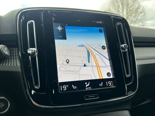 Volvo  XC40 T4 Recharge R-Design | Camera | Parkeersensoren voor en achter | Stoel en stuurwielverwarming | B... ActivLease financial lease