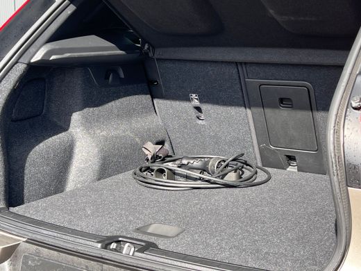 Volvo  XC40 T4 Recharge R-Design | Camera | Parkeersensoren voor en achter | Stoel en stuurwielverwarming | B... ActivLease financial lease