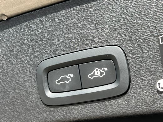 Volvo  XC40 T4 Recharge R-Design | Camera | Parkeersensoren voor en achter | Stoel en stuurwielverwarming | B... ActivLease financial lease