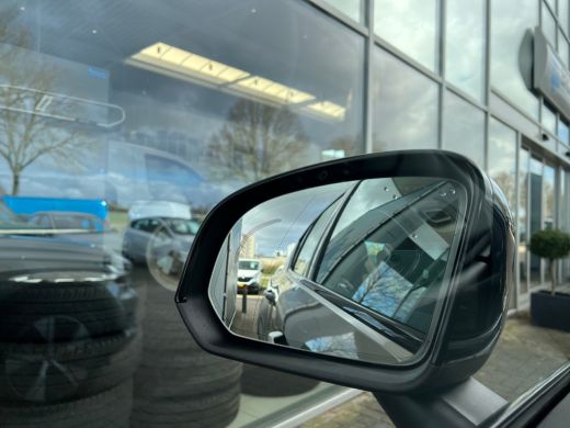 Volvo  XC40 T4 Recharge R-Design | Camera | Parkeersensoren voor en achter | Stoel en stuurwielverwarming | B... ActivLease financial lease