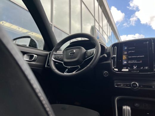Volvo  XC40 T4 Recharge R-Design | Camera | Parkeersensoren voor en achter | Stoel en stuurwielverwarming | B... ActivLease financial lease