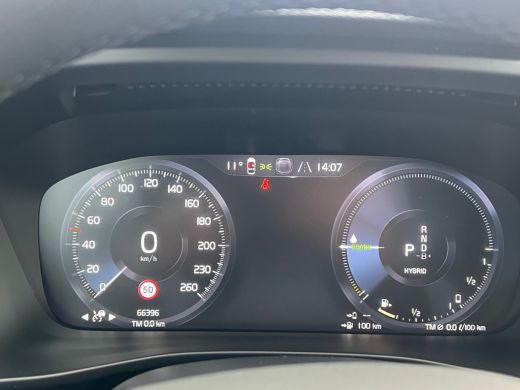 Volvo  XC40 T4 Recharge R-Design | Camera | Parkeersensoren voor en achter | Stoel en stuurwielverwarming | B... ActivLease financial lease