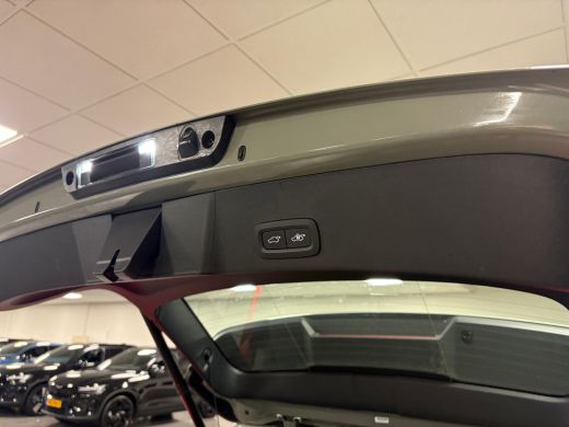 Volvo  XC40 B4 Plus Dark | Trekhaak | All Season banden | Harman Kardon | Bestuurdersstoel elektrisch geheuge... ActivLease financial lease