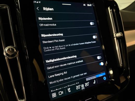 Volvo  XC40 B4 Plus Dark | Trekhaak | All Season banden | Harman Kardon | Bestuurdersstoel elektrisch geheuge... ActivLease financial lease