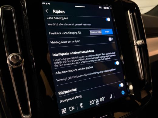 Volvo  XC40 B4 Plus Dark | Trekhaak | All Season banden | Harman Kardon | Bestuurdersstoel elektrisch geheuge... ActivLease financial lease