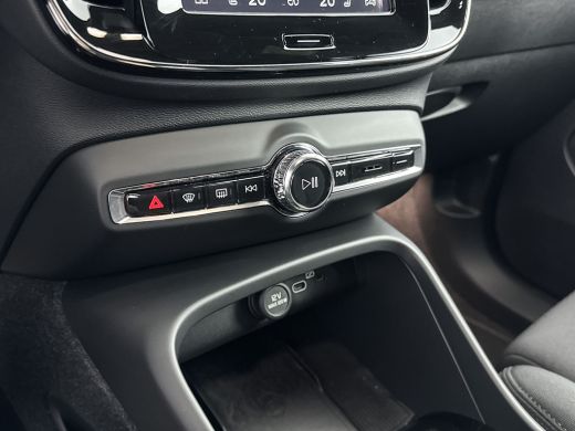 Volvo  XC40 Single Motor Extended Range Plus 82 kWh | 19" Allseason | Trekhaak | Adaptieve Cruise | BLIS | St... ActivLease financial lease