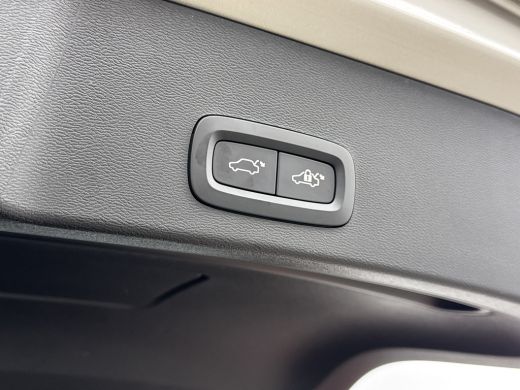 Volvo  XC40 Single Motor Extended Range Plus 82 kWh | 19" Allseason | Trekhaak | Adaptieve Cruise | BLIS | St... ActivLease financial lease