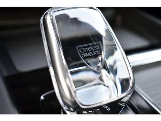 Volvo  XC60 2.0 T6 Plug-in AWD Ultra Black Edition Pano ACC HUD 360 H/K 21inch Stuurverw ActivLease financial lease