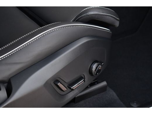 Volvo  XC60 2.0 T6 Plug-in AWD Ultra Black Edition Pano ACC HUD 360 H/K 21inch Stuurverw ActivLease financial lease