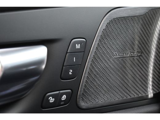 Volvo  XC60 2.0 T6 Plug-in AWD Ultra Black Edition Pano ACC HUD 360 H/K 21inch Stuurverw ActivLease financial lease