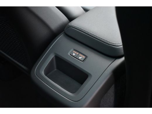 Volvo  XC60 2.0 T6 Plug-in AWD Ultra Black Edition Pano ACC HUD 360 H/K 21inch Stuurverw ActivLease financial lease