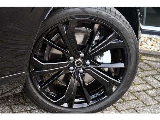 Volvo  XC60 2.0 T6 Plug-in AWD Ultra Black Edition Pano ACC HUD 360 H/K 21inch Stuurverw ActivLease financial lease