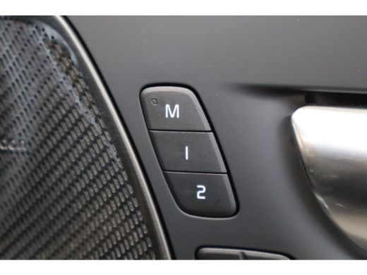 Volvo  XC60 T6 350PK AWD Plus Black Edition | Facelift | Pano-dak | Premium Pack | Lighting Pack ActivLease financial lease