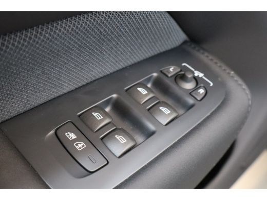 Volvo  XC60 T6 350PK AWD Plus Black Edition | Facelift | Pano-dak | Premium Pack | Lighting Pack ActivLease financial lease