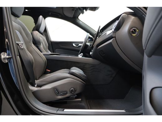 Volvo  XC60 T6 350PK AWD Plus Black Edition | Facelift | Pano-dak | Premium Pack | Lighting Pack ActivLease financial lease