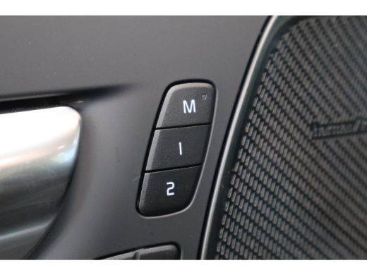 Volvo  XC60 T6 350PK AWD Plus Black Edition | Facelift | Pano-dak | Premium Pack | Lighting Pack ActivLease financial lease