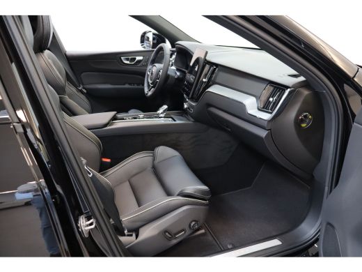 Volvo  XC60 T6 350PK AWD Plus Black Edition | Facelift | Pano-dak | Premium Pack | Lighting Pack ActivLease financial lease