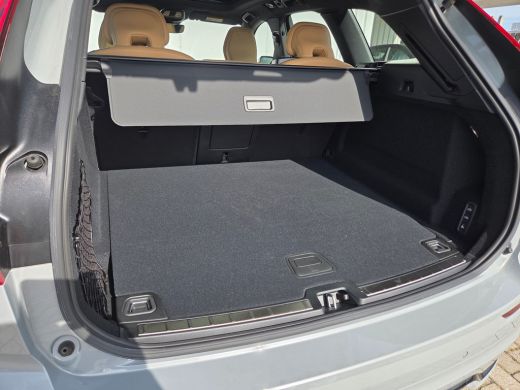 Volvo  XC60 T6 Plus Dark | Luchtvering | Trekhaak | 360cam | Amber Leer! | All-Season | 20'' ActivLease financial lease