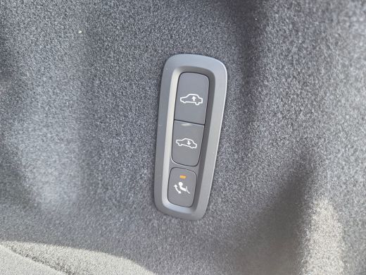 Volvo  XC60 T6 Plus Dark | Luchtvering | Trekhaak | 360cam | Amber Leer! | All-Season | 20'' ActivLease financial lease