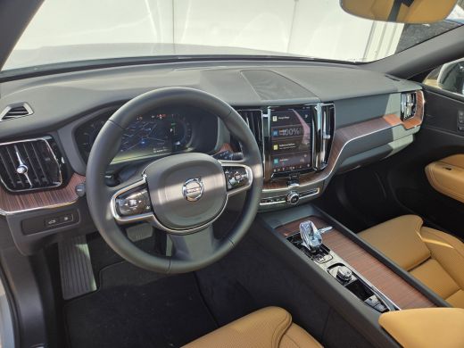 Volvo  XC60 T6 Plus Dark | Luchtvering | Trekhaak | 360cam | Amber Leer! | All-Season | 20'' ActivLease financial lease